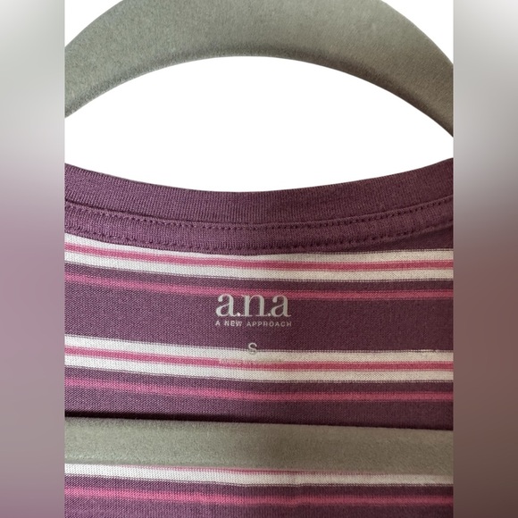a.n.a Women’s Striped Short Sleeve V-Neck T-Shirt Purple Pink White Size Small - Picture 3 of 5